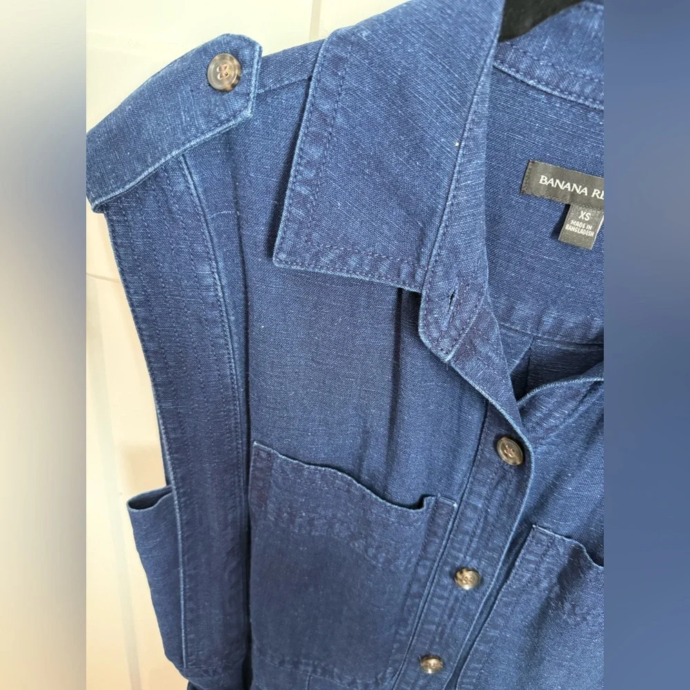 Banana Republic Indigo Utility Jumpsuit in a dark indigo blue denim XS, like new